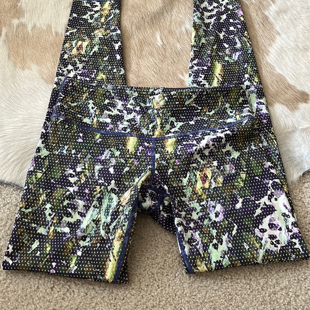 Lululemon size 6